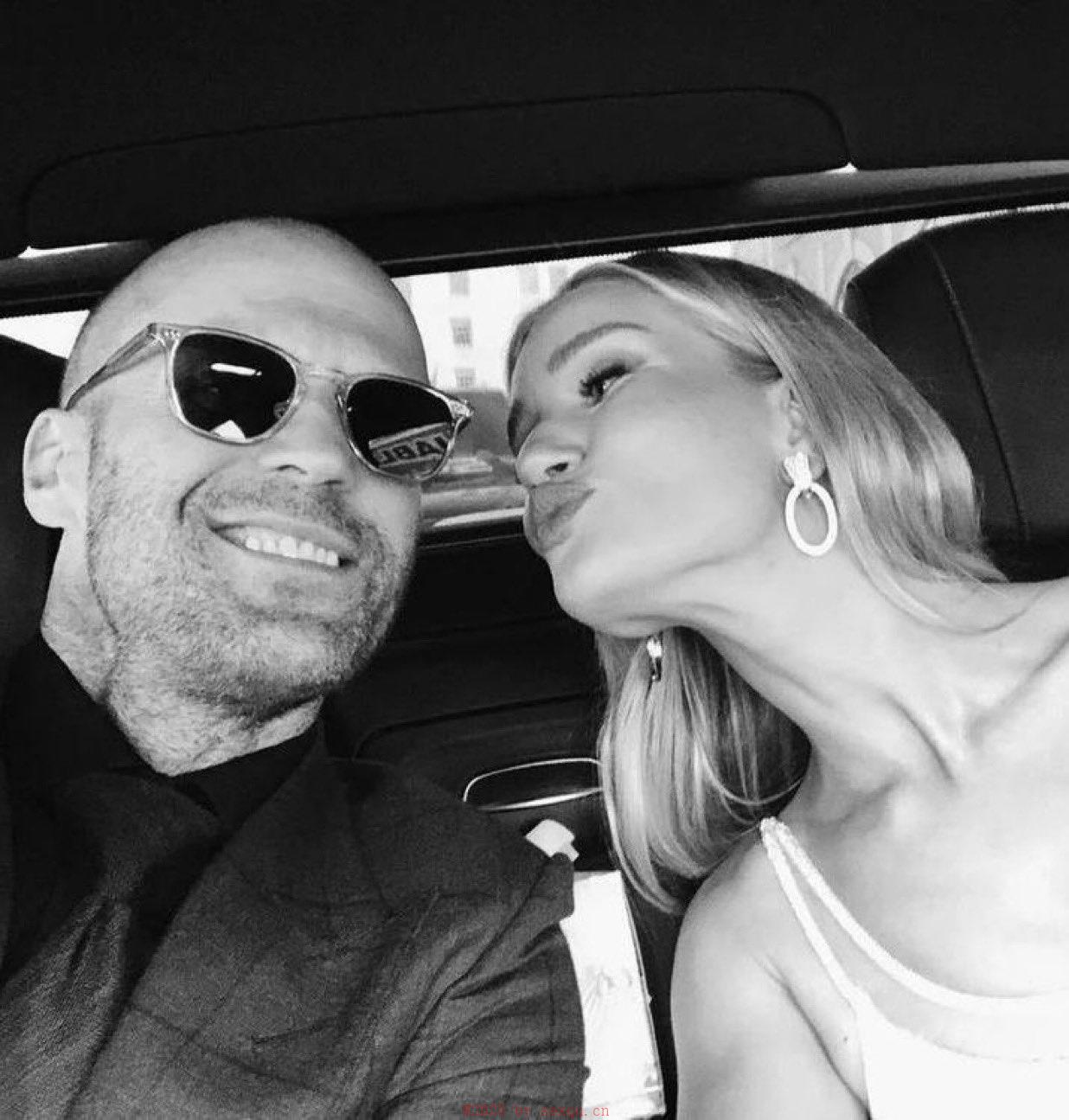 用来调节性爱的床上游戏