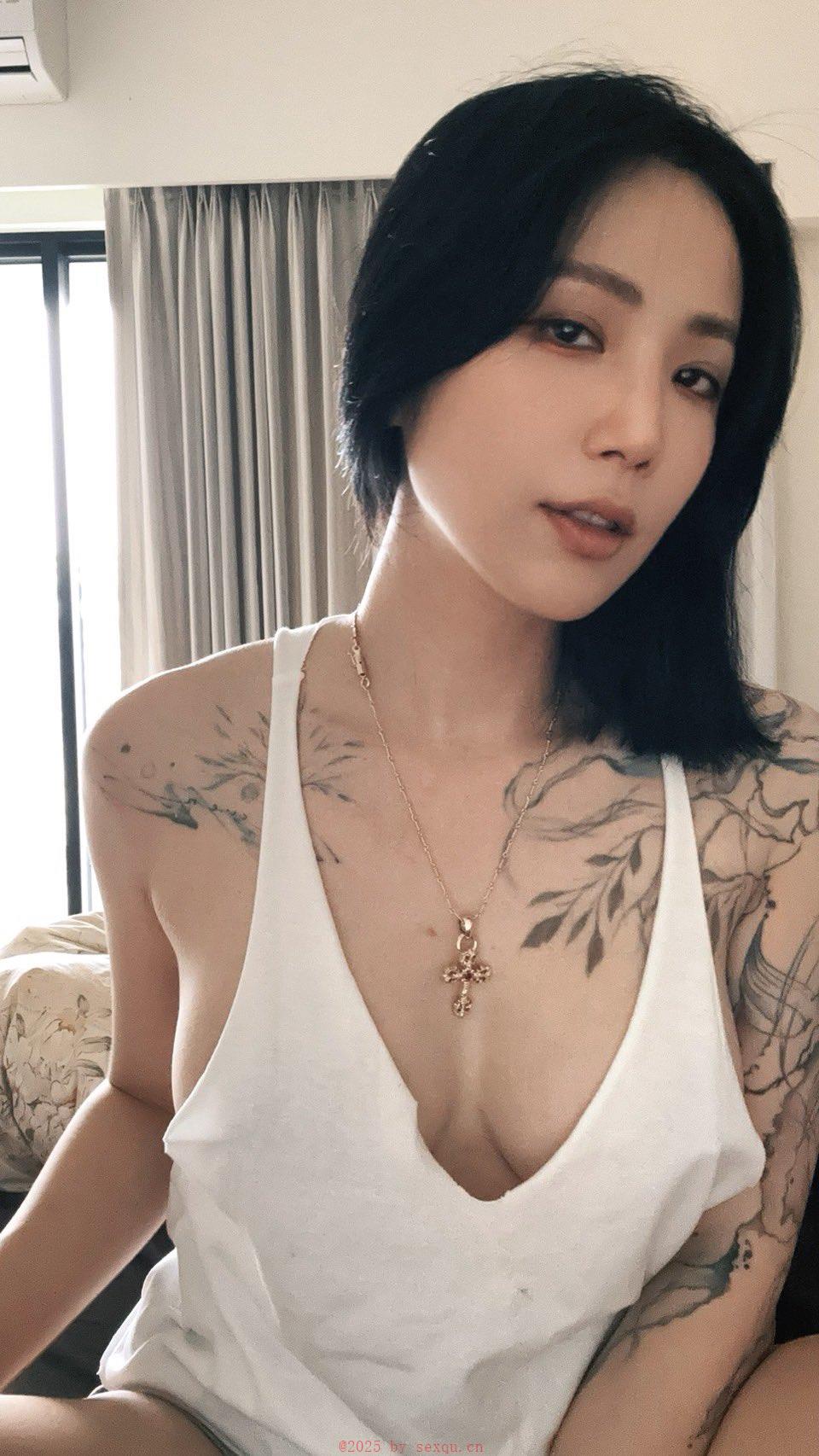 黑丝足交的技巧和方法