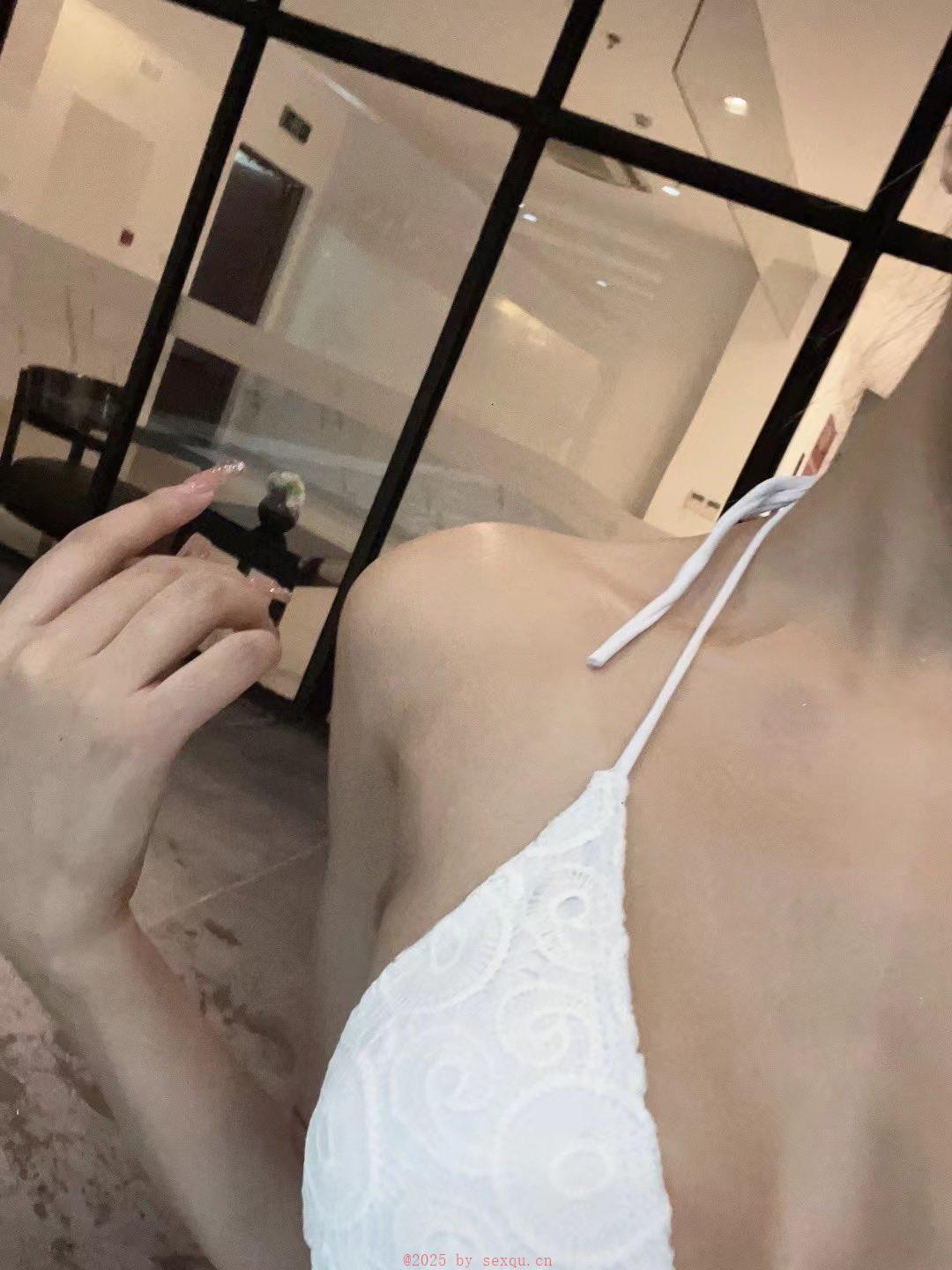 你知道你这样的行为正在伤害着胸部吗