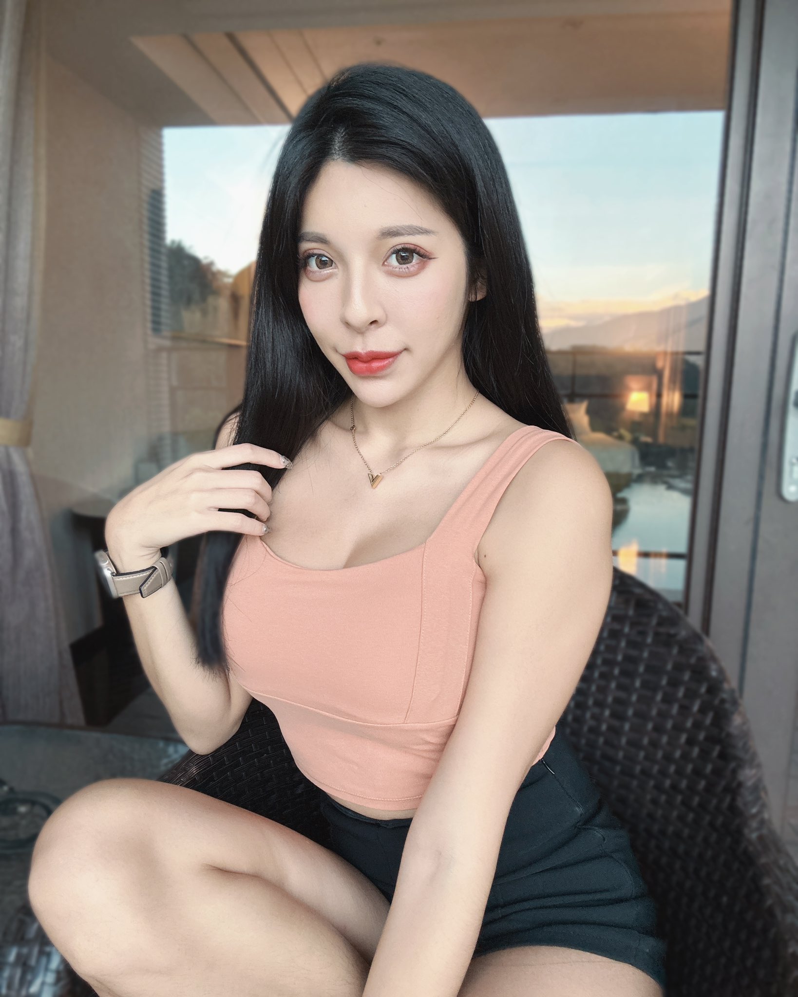 大妈胸部逆生长秘诀：搓胸部+饮食